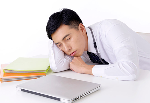 昼間に眠気が強くて、仕事や勉強に集中できない